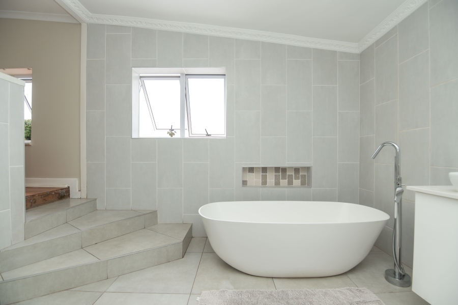 4 Bedroom Property for Sale in Summerstrand Eastern Cape